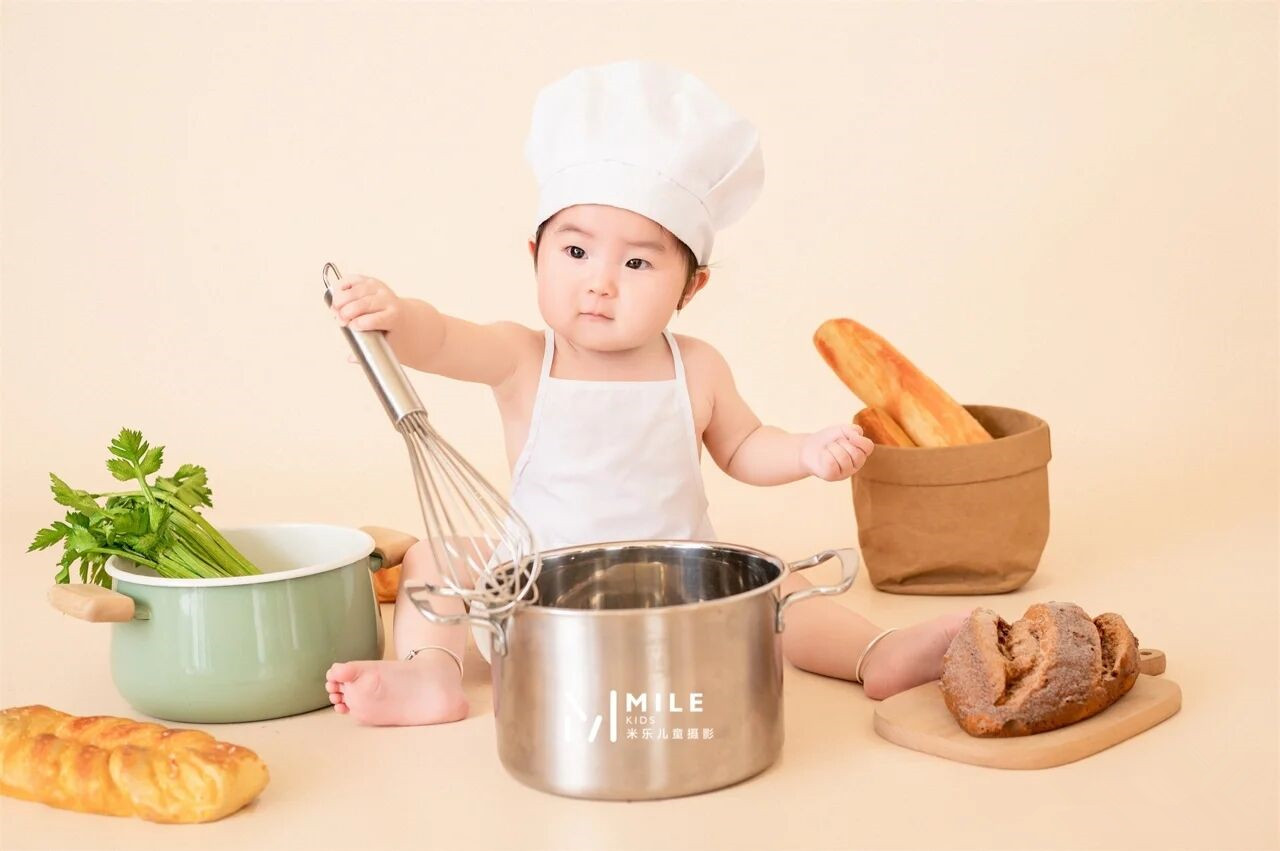 宝宝照相衣服婴儿百天拍照主题