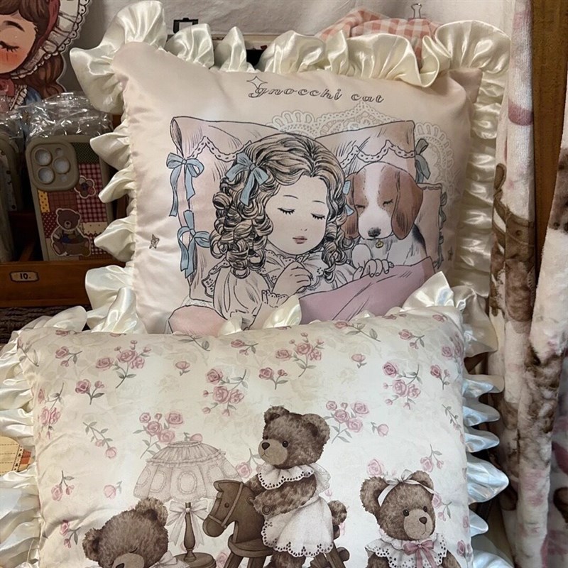 速发丝缎感抱枕 复古小孩木马靠垫花边少lita