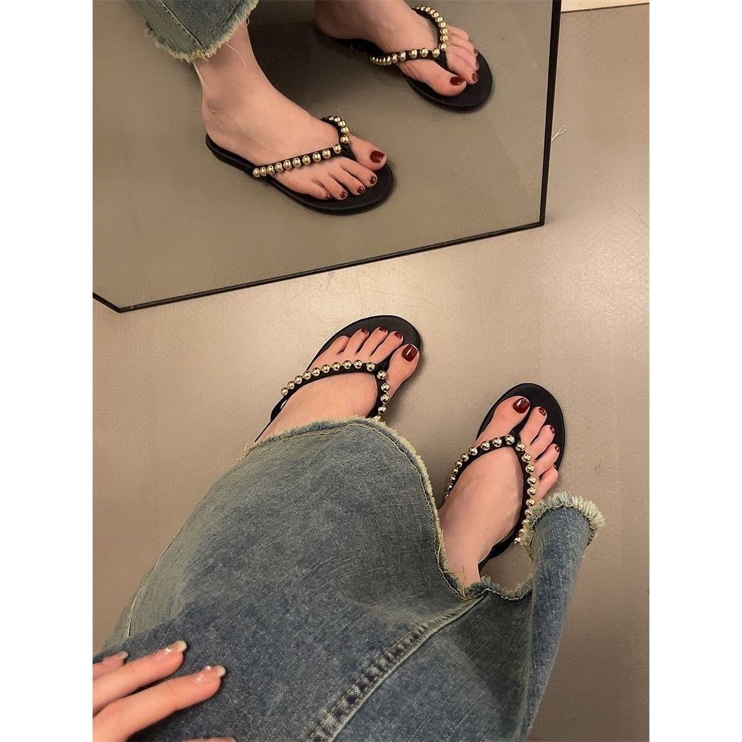 2025年夏季新款法式珍珠百搭平底人字拖鞋女外穿沙滩度假夹脚凉