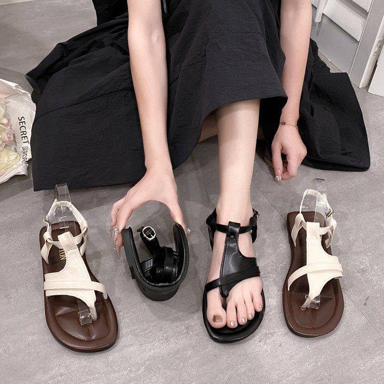 真皮撞色复古夹脚凉鞋女2025夏季新款配裙子度假沙滩平底罗马凉鞋