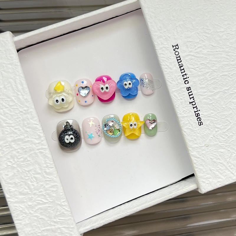 手工穿戴甲短款儿童多巴胺美甲贴片糖果色可爱卡通小眼睛海绵宝宝