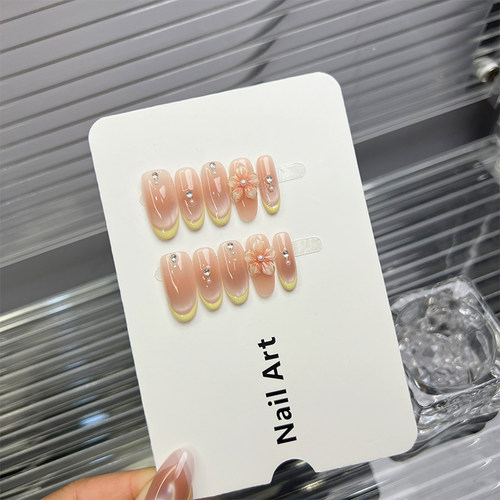 奶黄法式微笑猫眼纯手工穿戴甲立体雕花碎钻珍珠美甲贴中长款显白