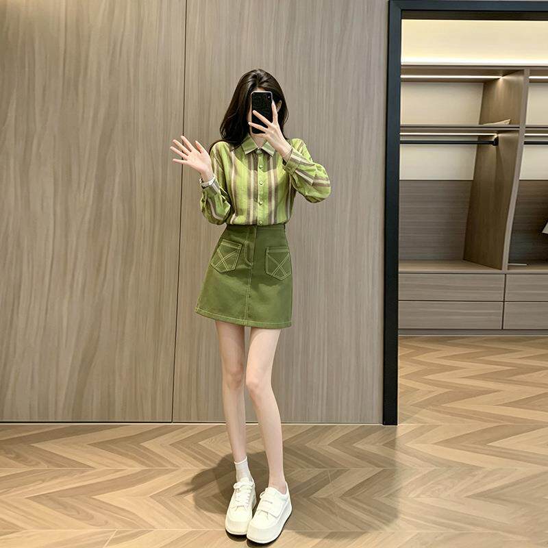 时尚休闲女春秋新款爆款气质减龄绿色条纹长袖衬衫牛仔裙两件套潮