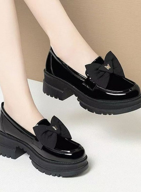蝴蝶结单鞋女2024新款秋季粗跟乐福亮面黑色英伦小皮鞋一脚蹬外贸