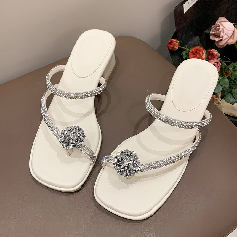 时尚休闲厚底防滑人字拖女2024夏新款外穿夹脚软底百搭沙滩拖鞋潮