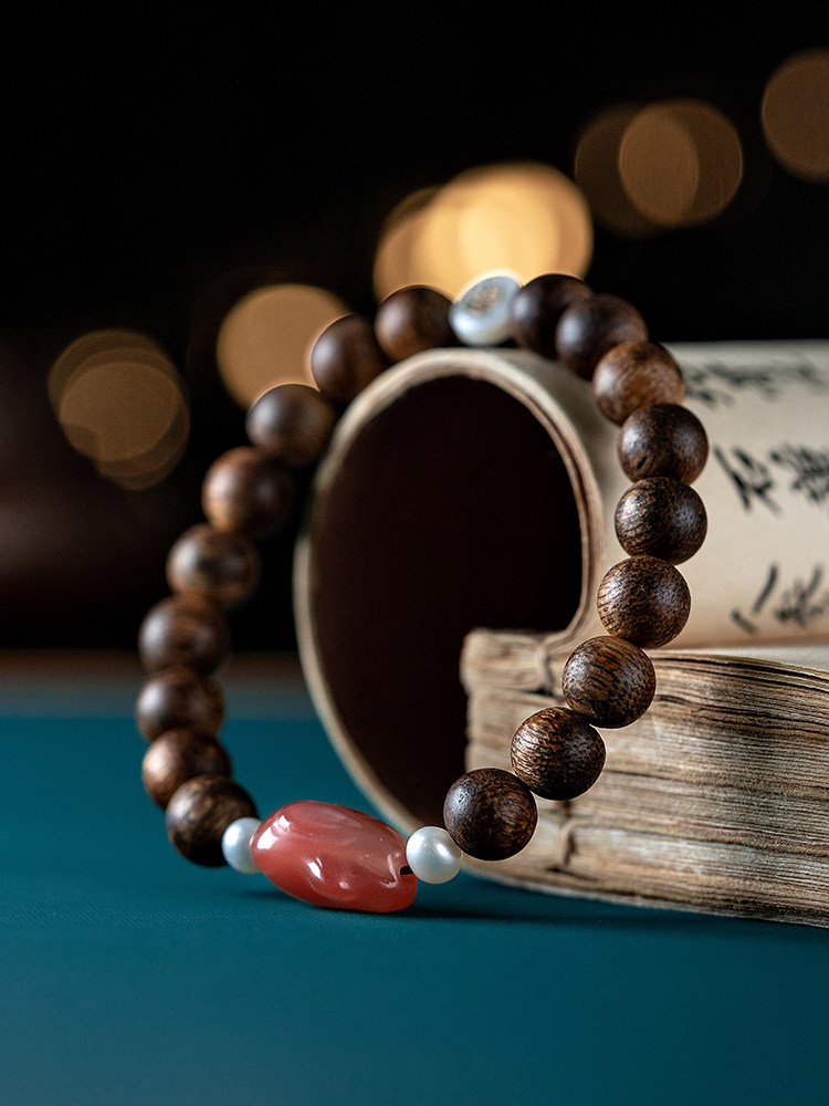 여성과 남성을 위한 천연 태국 오래된 침향 팔찌 충실도 오래된 재료 침향 부처님 비즈 용의 해 조디악 팔찌 디자인