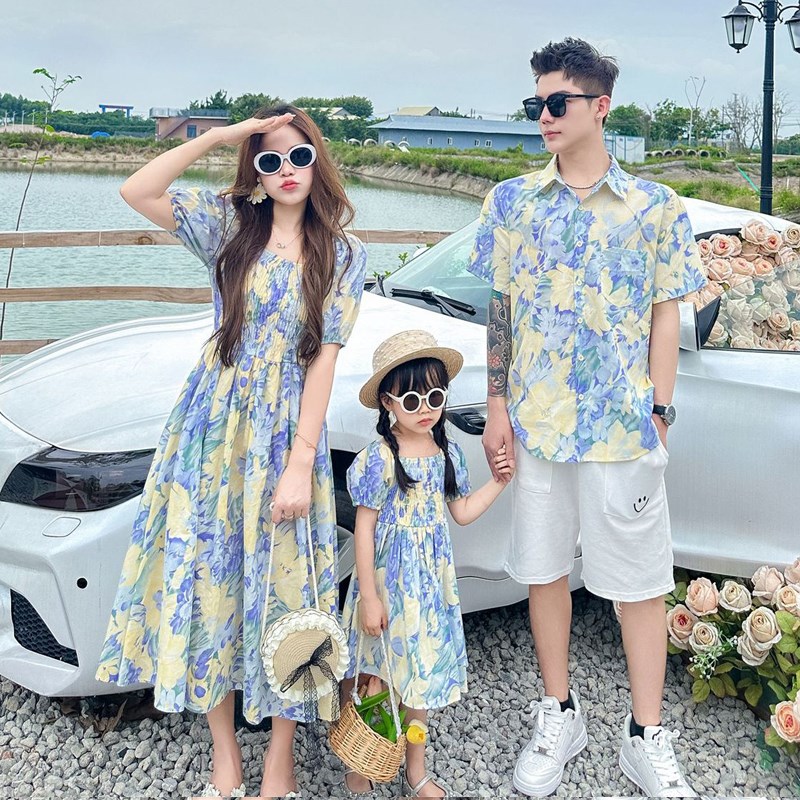 现货速发泰国三亚海边度假亲子装沙滩装一家三口洋气高端母连衣裙