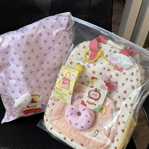 草莓双肩包女轻便大容量高颜值