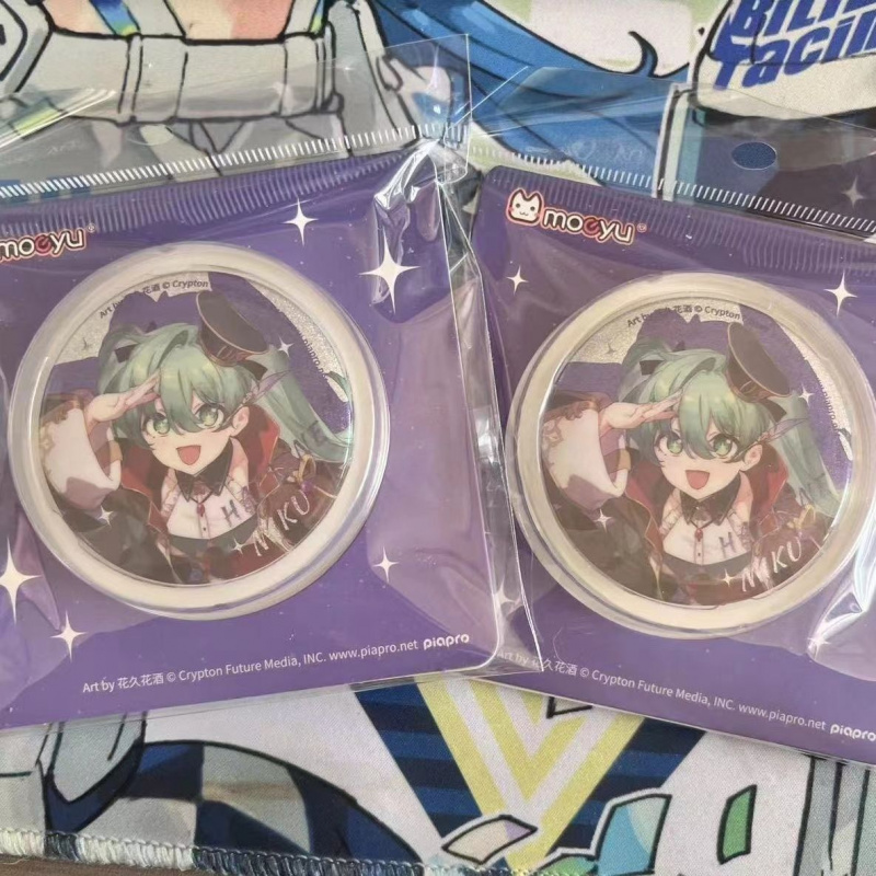 初音未来自制闪光吧唧徽章高颜值