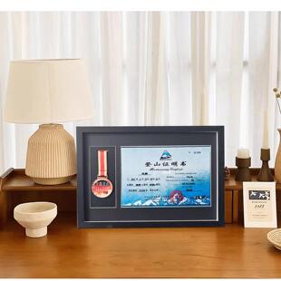 哈巴雪山登顶证明书奖牌展示框相框展示架徽章装裱奖牌证书展示框