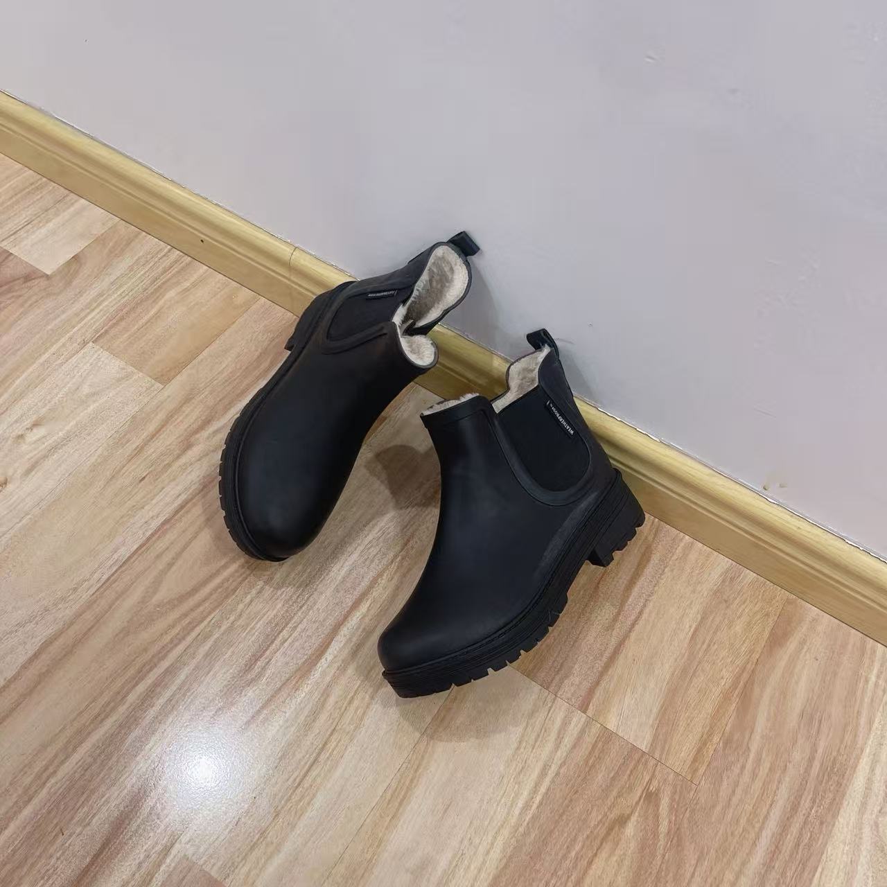 新款女士短靴冬季加绒保暖一体绒棉雨鞋短筒防滑加棉雨靴雪地靴