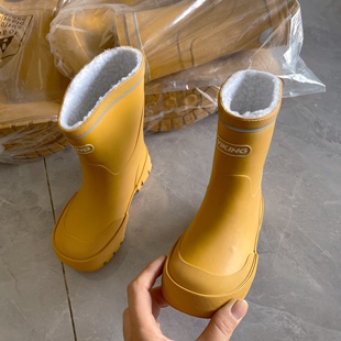 几十双加绒的冬款雨靴捡漏