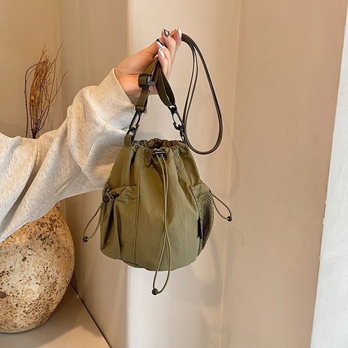简约休闲单肩包包时尚韩版2025抽绳水桶通勤新款百搭斜挎包手机包