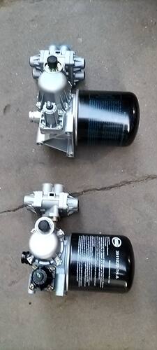 陕汽德龙干燥器总成带四回路干燥罐总成干燥筒总成 DZ96189360003