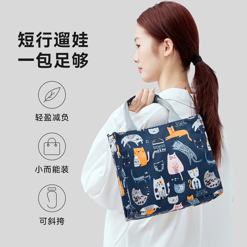 轻便斜挎妈咪包防水轻巧母婴包