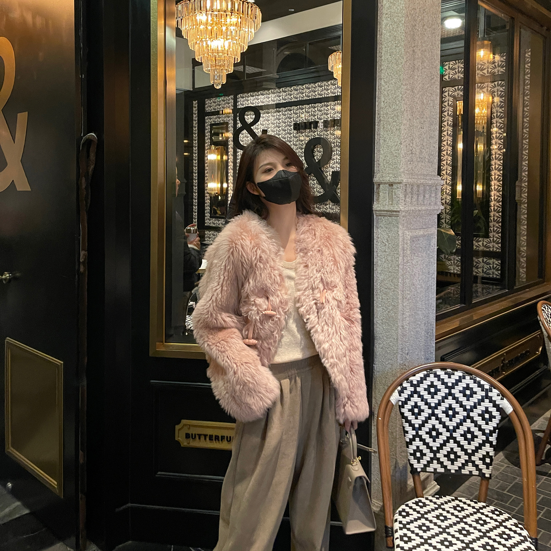 【小乐专享】珩绣2025冬季毛毛短外套气质时尚网红厚外套女W1417