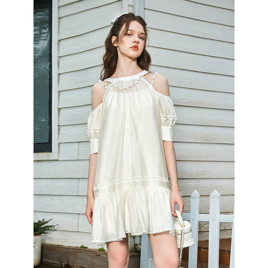 高个子温柔风挂脖天丝连衣裙2026春季新品圆领露肩镂空套头短裙女