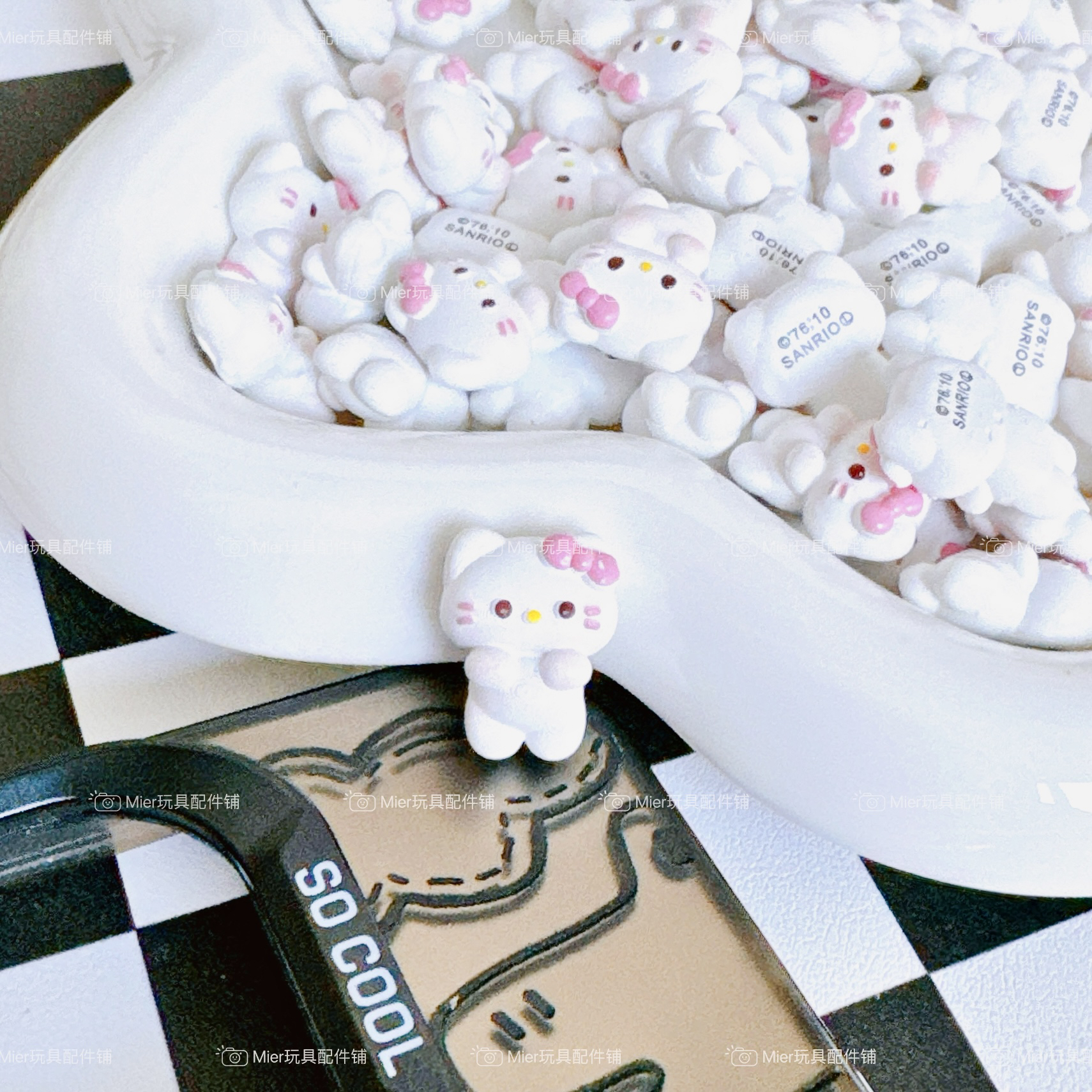 PU设计款Hello Kitty饼饼变装公仔DIY奶油胶手机壳挂件摆件笔刀