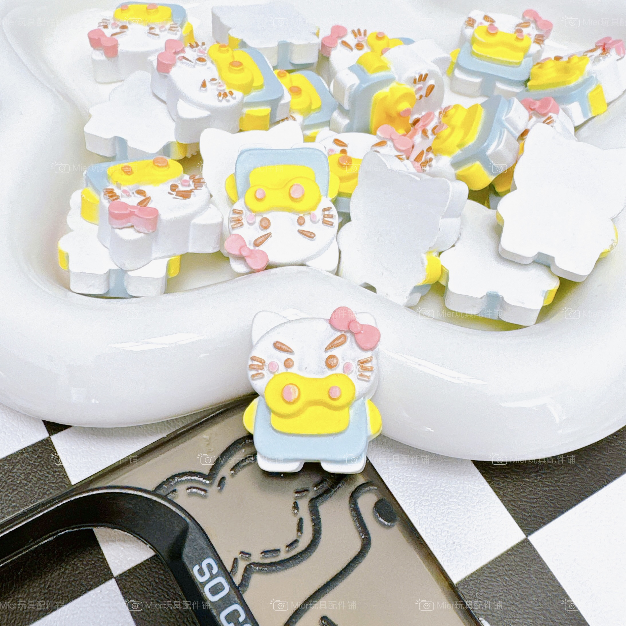 PU设计款蜡笔小新左卫门饼干公仔DIY串珠奶油胶手机壳摆件笔刀