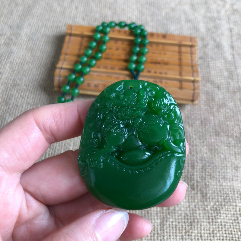 招财碧玉菠菜绿吊坠项链