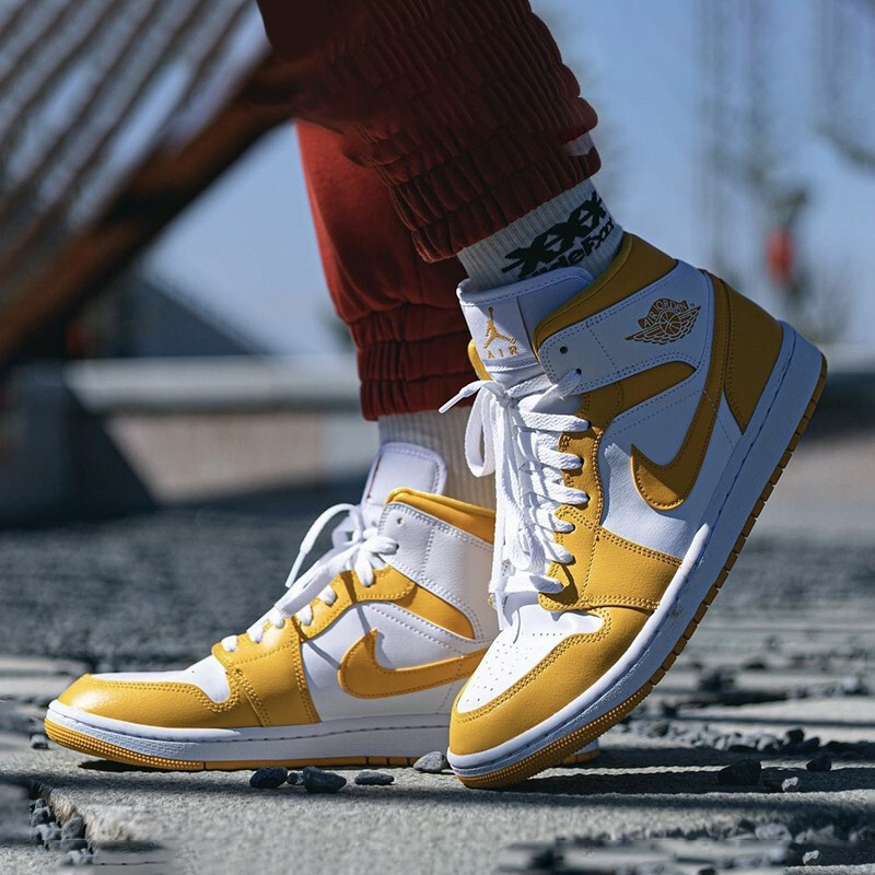 耐克AirJordan1MidAJ1白黄女鞋中帮篮球鞋BQ6472-117&