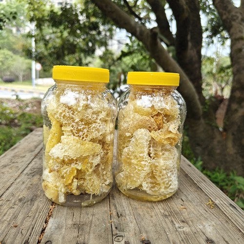 蜂场现割蜂巢蜜老蜂窝新鲜土蜂蜜纯正天然野生农家自产自销冬蜜窝