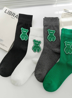 秋季新款袜子女中筒袜ins潮装饰外穿网红款墨绿色小熊白色长筒袜