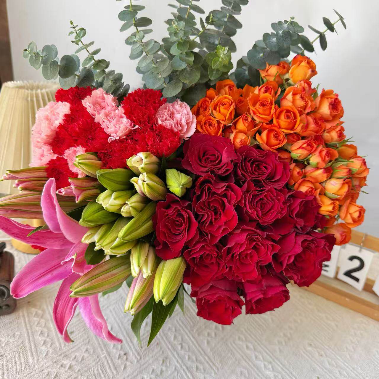 【福利组合】红玫瑰10枝+百合10朵+康乃馨20枝+多头+配草
