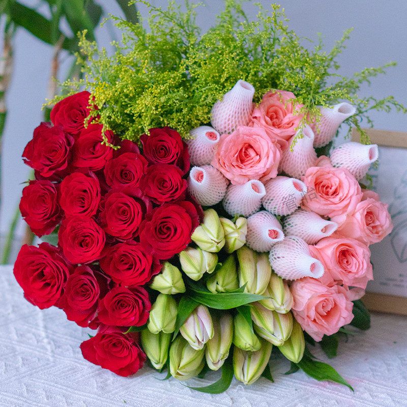 【云南鲜花】红玫瑰10枝+百合10朵+粉玫瑰10支+配草 云南昆明直发