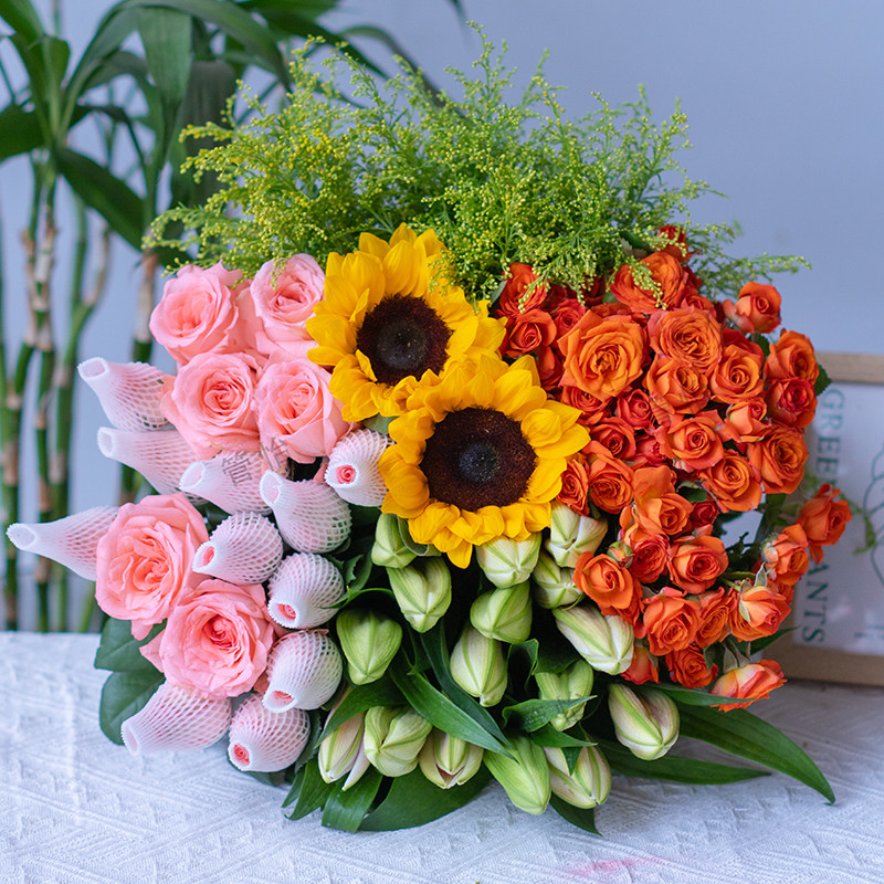 【基地优选】粉玫瑰10枝+香水百合5朵+多头玫瑰3枝+向日葵2+配草