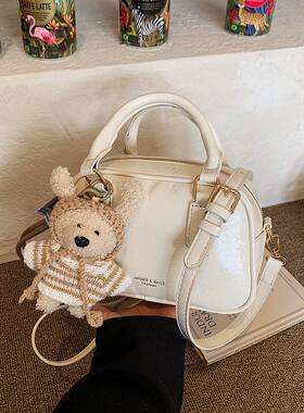 品牌专柜韩版手提保龄球包包女2026新款潮春季时尚枕头包高级感斜