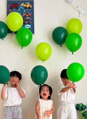 森系绿色气球束儿童节日派对装饰乳胶球飘空球派对氦气球聚会布置