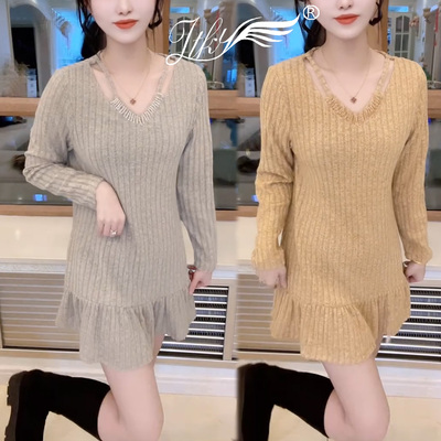 V领亮丝针织显瘦连衣裙