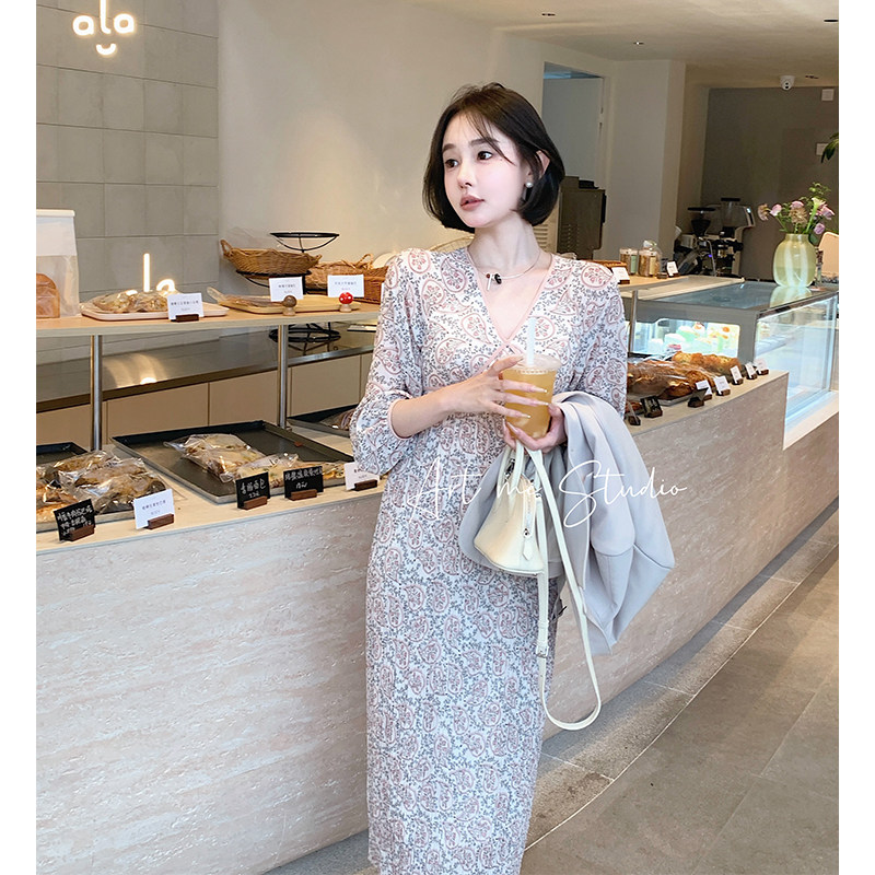 artme 瓜瓜呀 花屿碎花连衣裙女秋季高腰V领修身显瘦印花长裙子