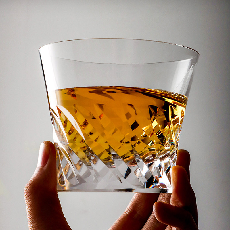 新款刻花洋酒杯高档水晶玻璃威士忌酒杯家用轻奢烈酒杯手工切子杯