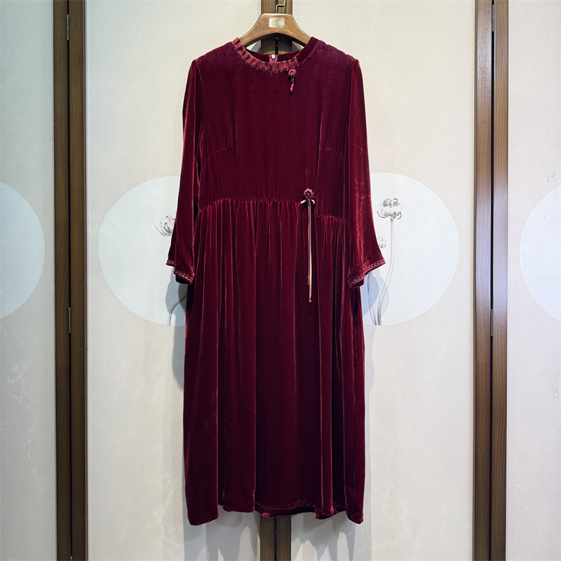 新款真丝丝绒轻奢气质圆领长袖通勤时尚亲肤百搭A字连衣裙