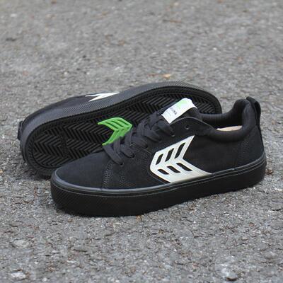 黑色Cariuma低帮麂皮滑板鞋男女