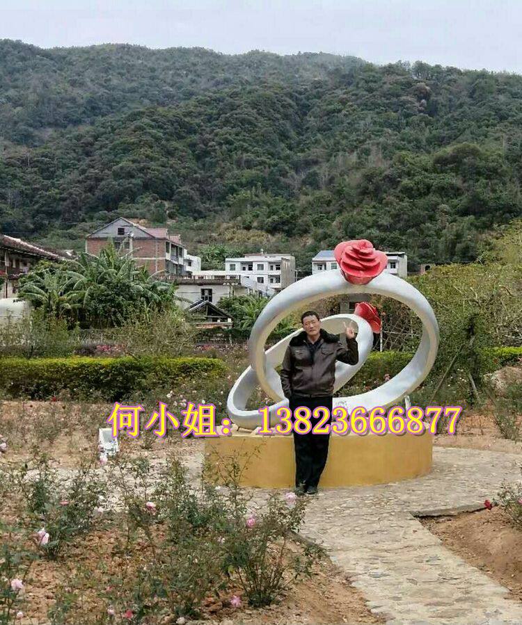 景区公园网红打卡地大型号戒指拍摄模型玻璃钢玫瑰花对戒道具雕塑