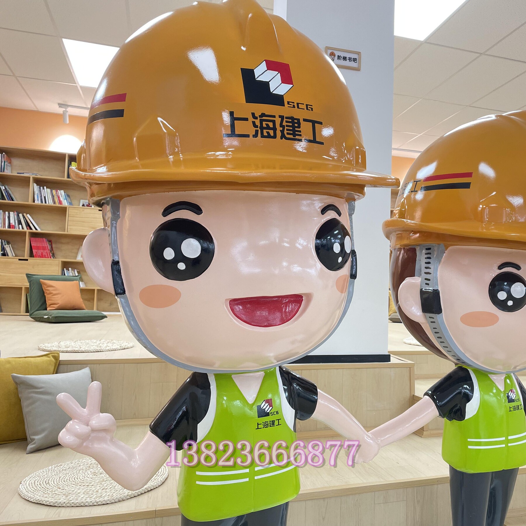交通建设集团企业IP吉祥物玻璃钢安全帽建筑工人卡通公仔雕塑定制