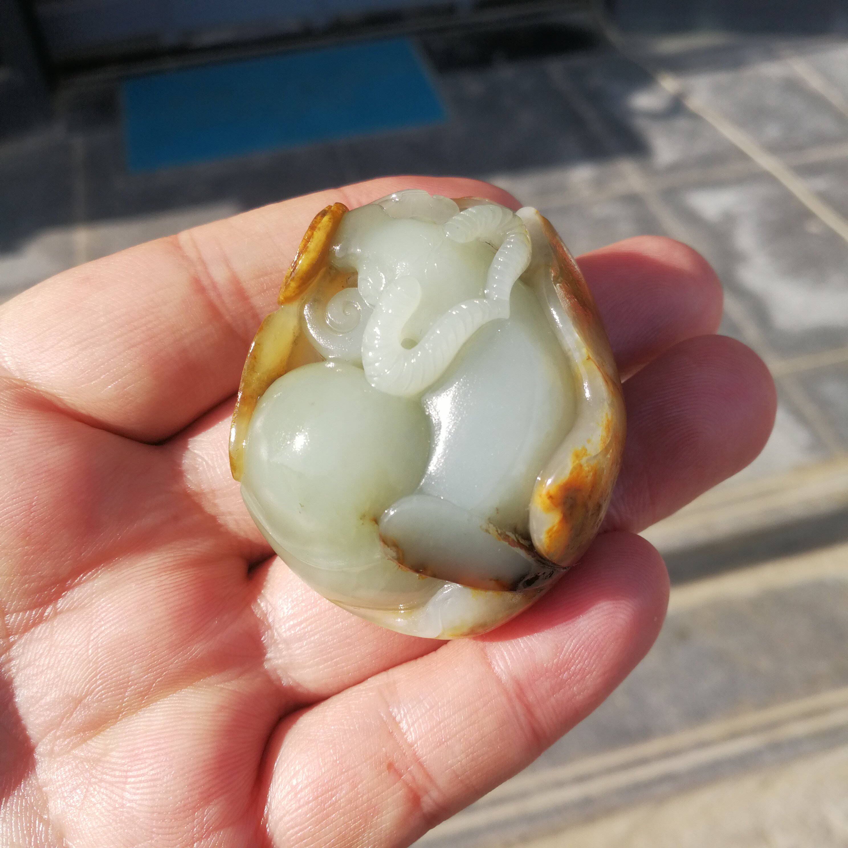 狭义新疆和田玉独籽高青白玉太极牛吊坠独籽真皮扭转乾坤挂坠包邮