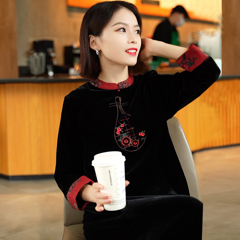2023新款时尚刺绣丝绒女士连衣裙气质真丝妈妈翻领秋季桑蚕丝裙子