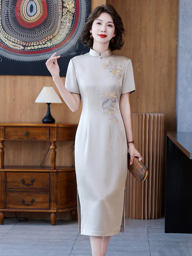 고급 할머니 XI가 결혼식에 참석하여 아세테이트 치파오 개선 버전 2024 여름 새 웨딩 드레스 드레스