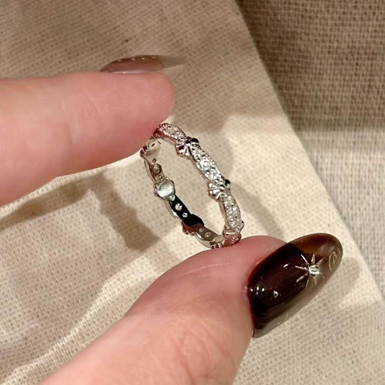 法式蕾丝鸢尾花爆闪没钻戒指女ins轻奢高级清冷百搭食指戒送女友