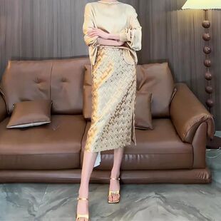 香槟金半身裙女春季2026新款高腰显瘦编织纹理开叉裙气质百搭A字