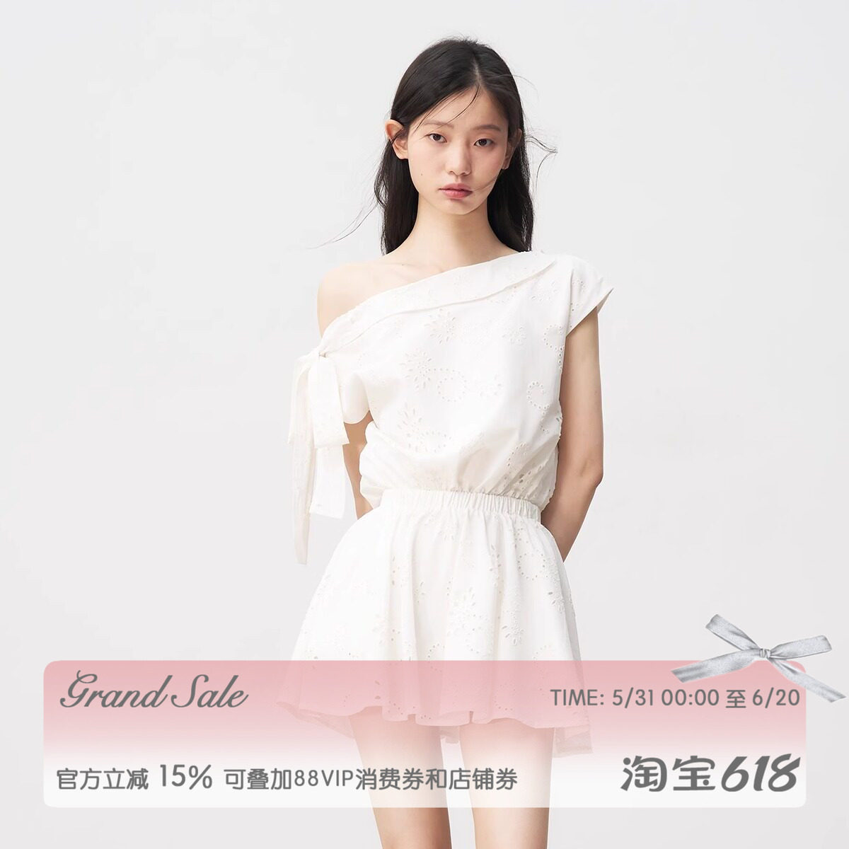 【戚砚笛同款】RECIT 白色法式镂空斜肩连衣裙蝴蝶结设计收腰短裙