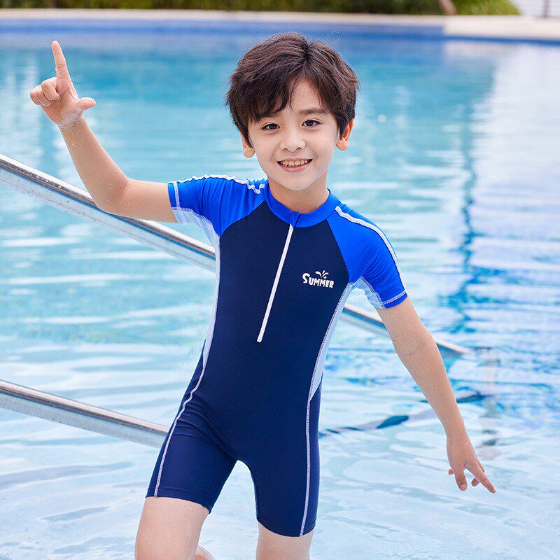 儿童游泳衣中大童男孩新款连体平角专业训练速干运动学生保守泳装