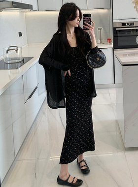 孕妇连衣裙秋装法式收腰显瘦黑色碎花吊带长裙子开衫外套两件套装