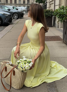 法式黄色连衣裙女2025新款夏季设计感小众别致显瘦气质中长款裙子