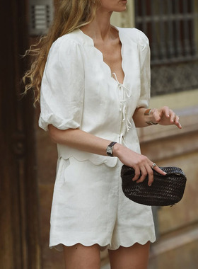 法式白色衬衫女短袖v领系带2025新款夏季设计感棉麻短裤时尚套装