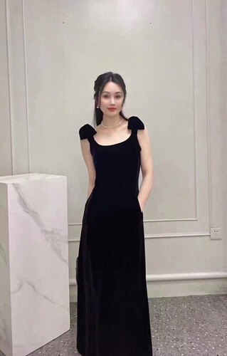 JW爆款真丝丝绒时尚减龄蝴蝶结方领收腰连衣裙